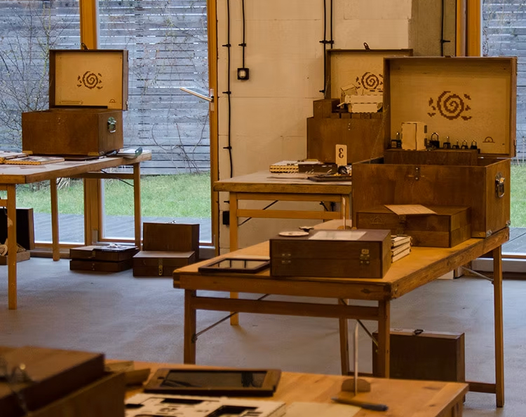 Skrzynia_Vinciego_ChallengeBox_Inside_black_750x1000