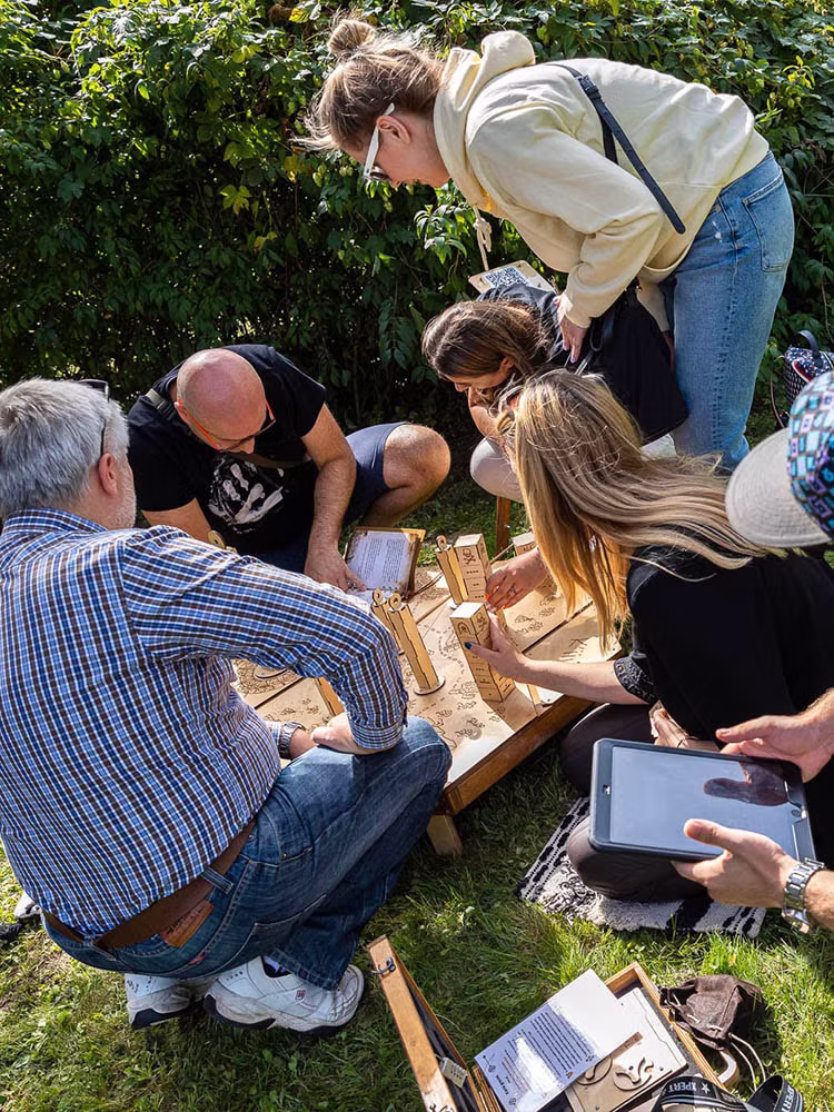 Sladami_Aztekow_ChallengeBox_Inside_black_1_750x1000